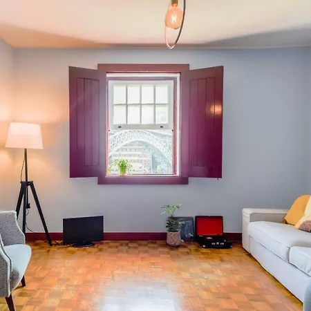 By River Apartment *