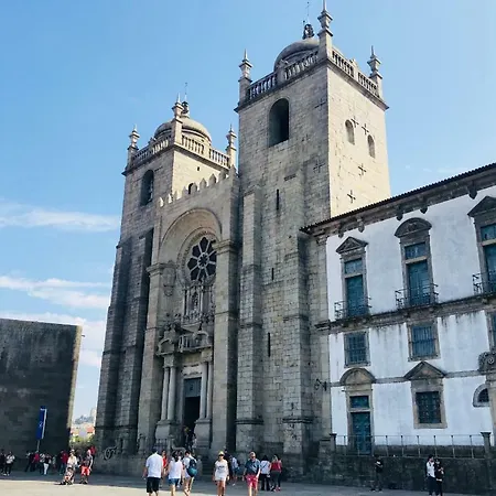 By River Apartment *