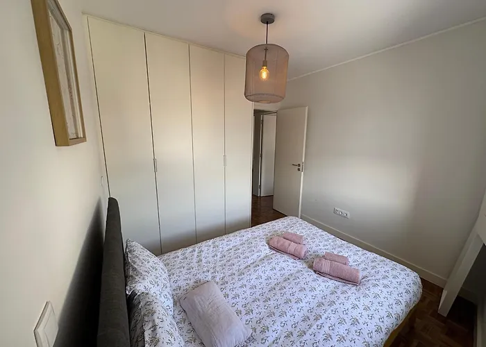 By River Apartment *